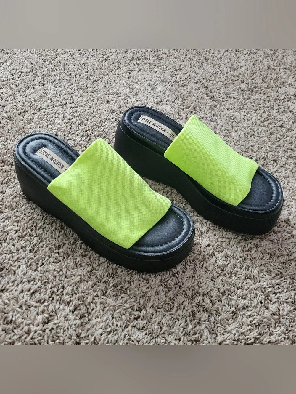 Steve Madden X UO Scrunchy Platform Sandals Shoes Neon Green Yellow Slinky 8 - Picture 3 of 11